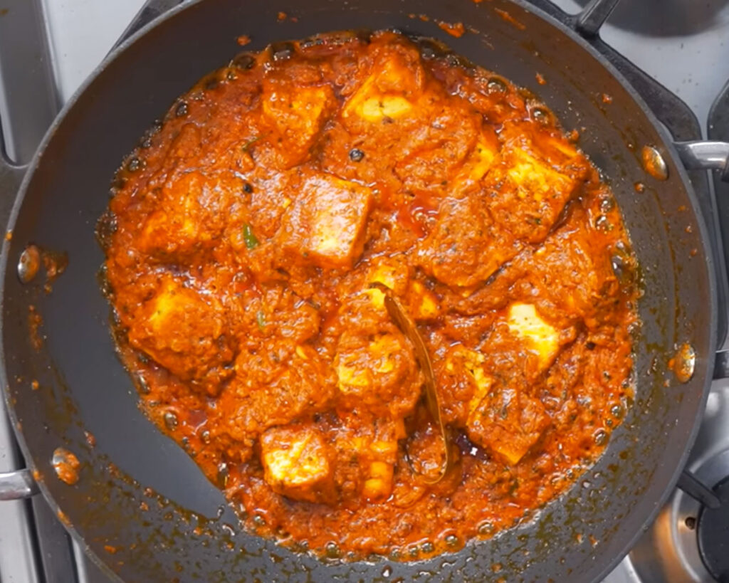 Paneer cubes with rich tomato-based butter masala with cream and kasuri methi