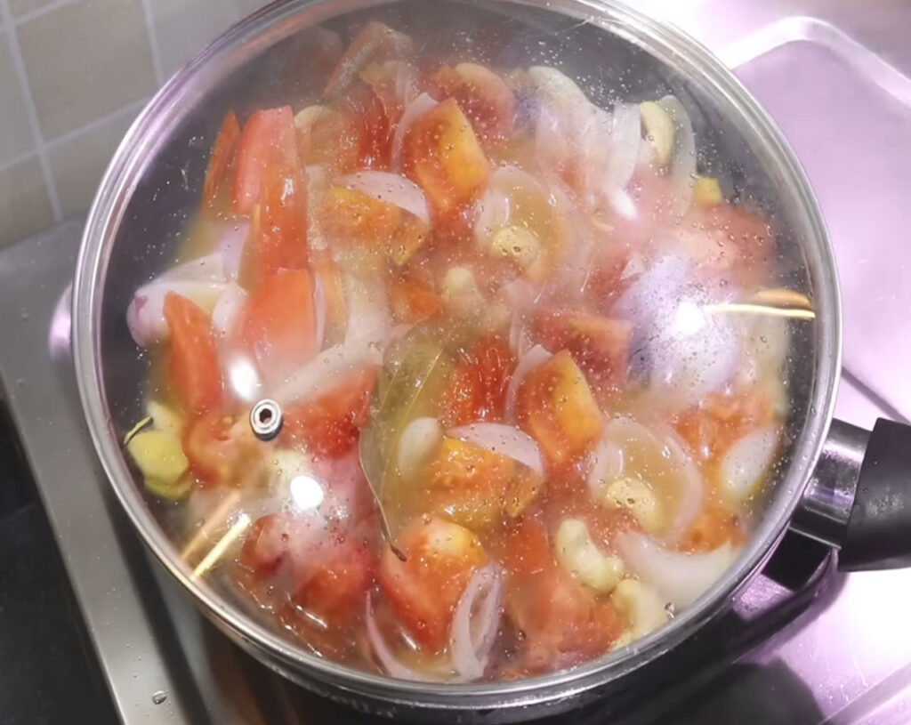 cover the pan with lid and cook for a few minutes to make a paste