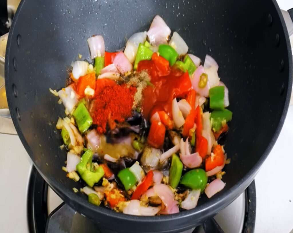 add red chili powder to gravy