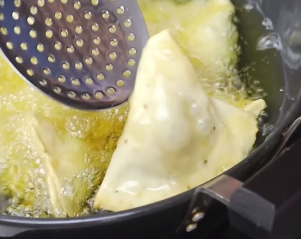 deep frying samosa