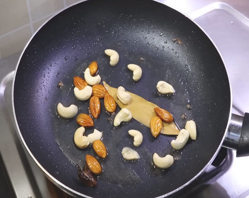 prepare masala paste for shahi paneer recipe
