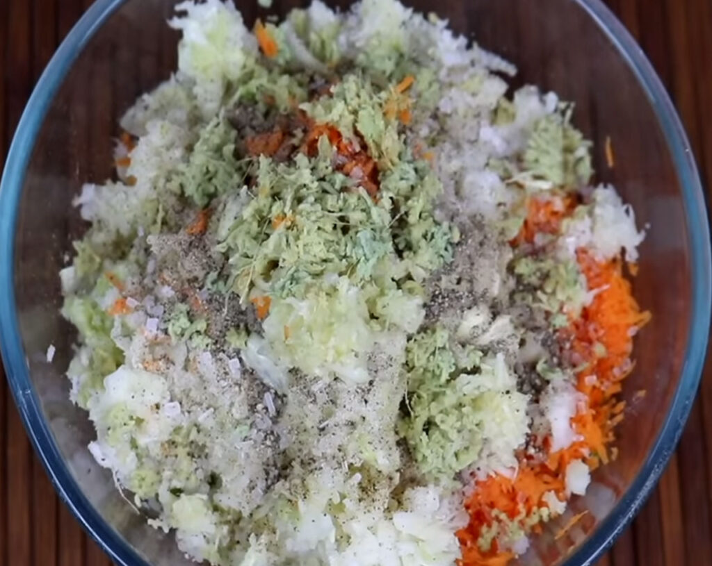 ingredients to prepare filling for vegetable momos