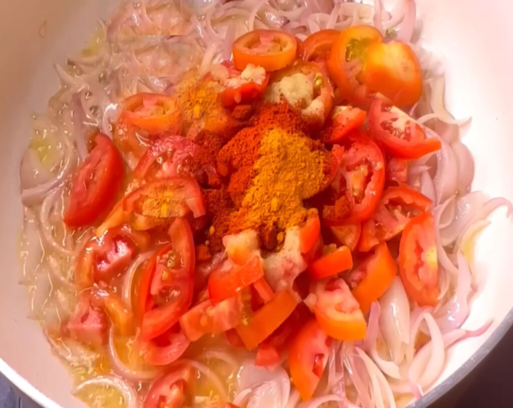 preparing tomato gravy for butter chicken