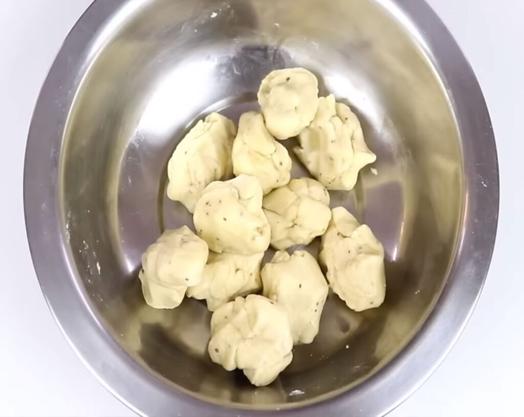 prepare dough balls for samosa