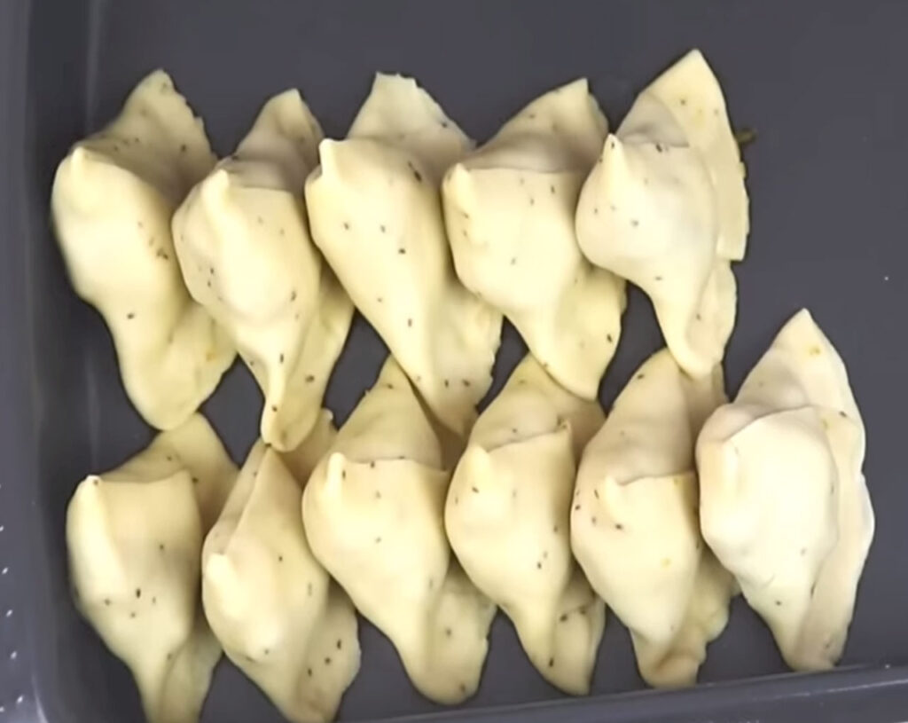 final shape of samosa before frying in oil