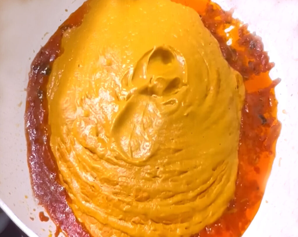 smooth blended butter chicken gravy paste