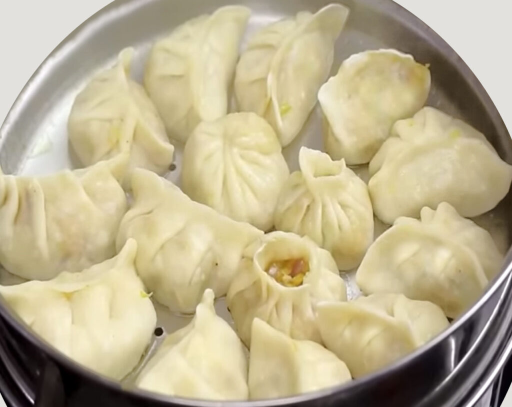 hot steamed veg momos
