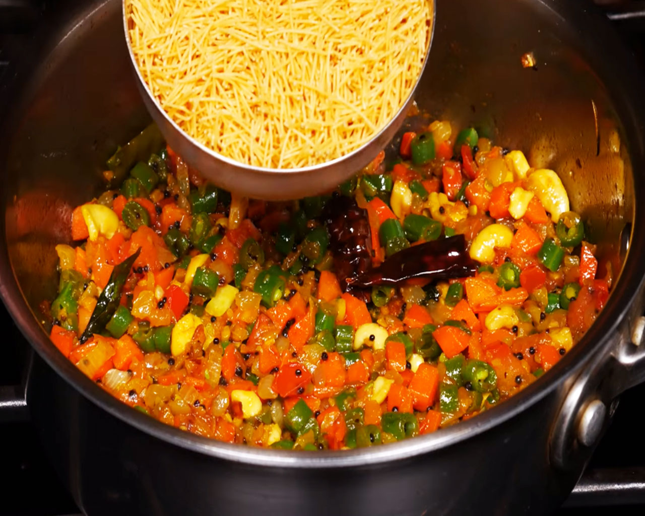 Adding dry roasted vermicelli in a pan