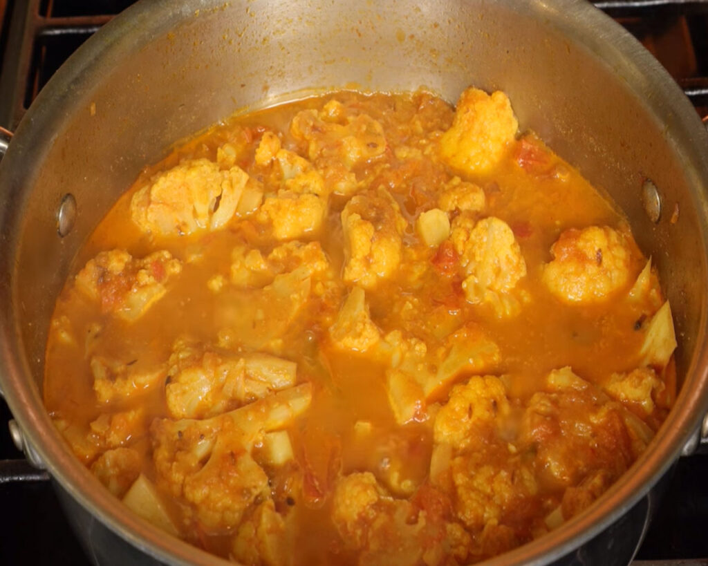 Cauliflower curry gravy cooking