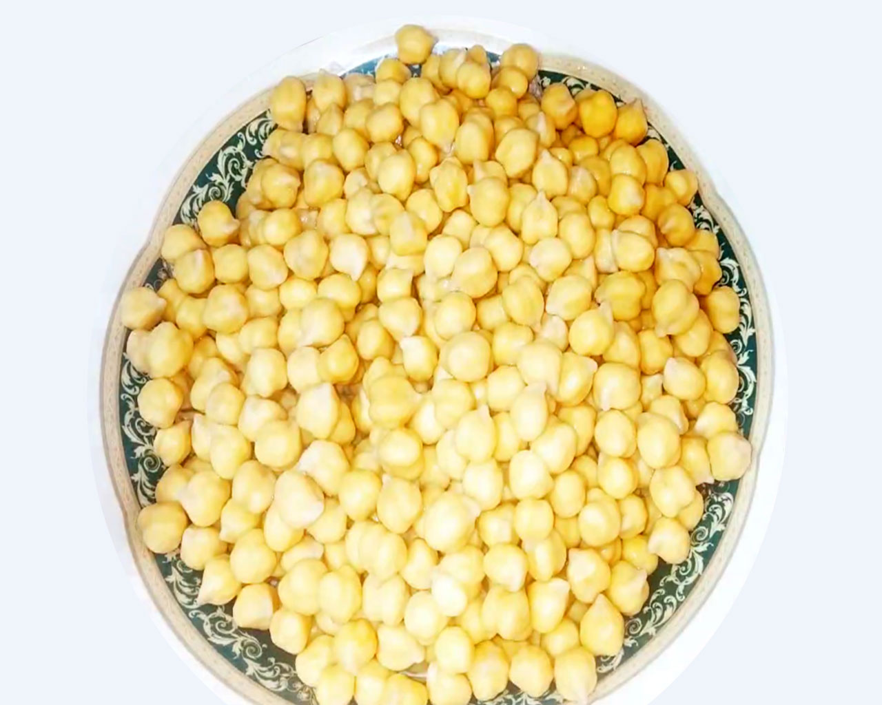 Soaked chickpeas to make chana masala