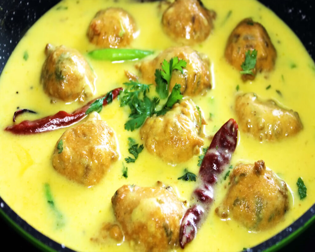 Kadhi Pakora Recipe garnished with chopped coriander leaves