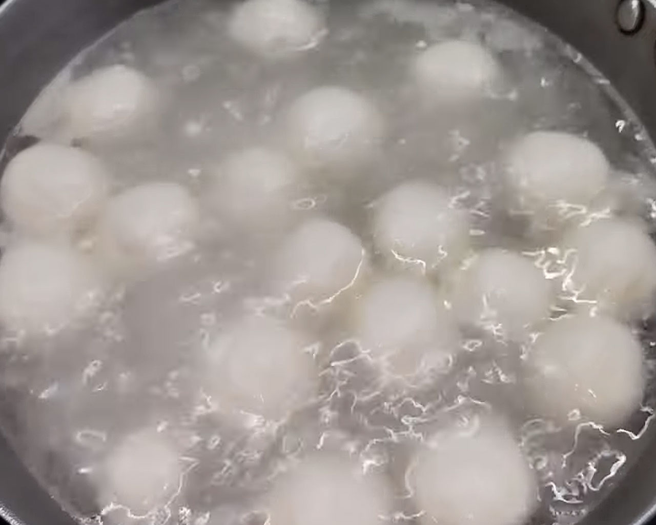 Cooking Rasgulla in Sugar Syrup with Maida Slurry