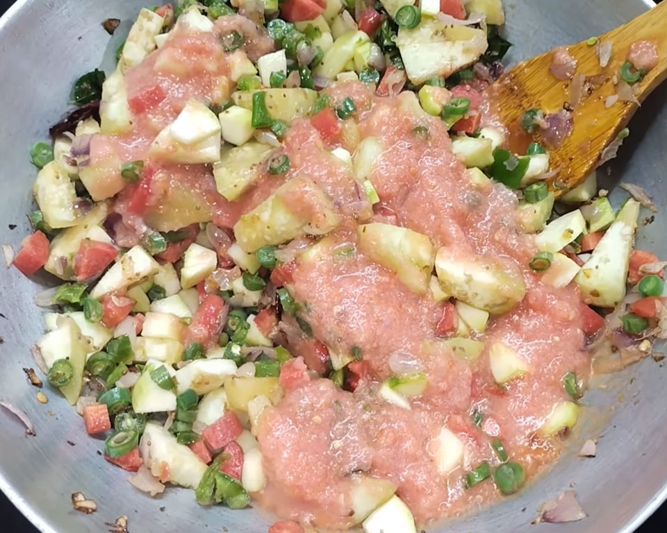Blended tomato puree added to vegetable mixture for South Indian sambar gravy