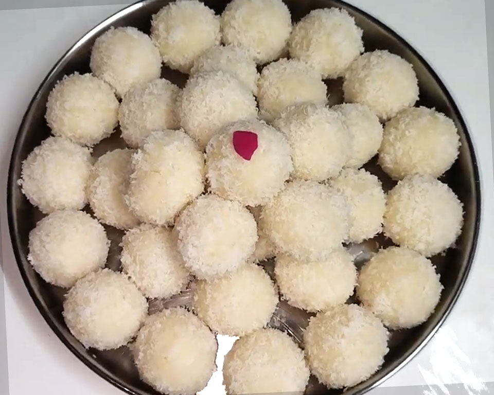 Coconut ladoo in a plate