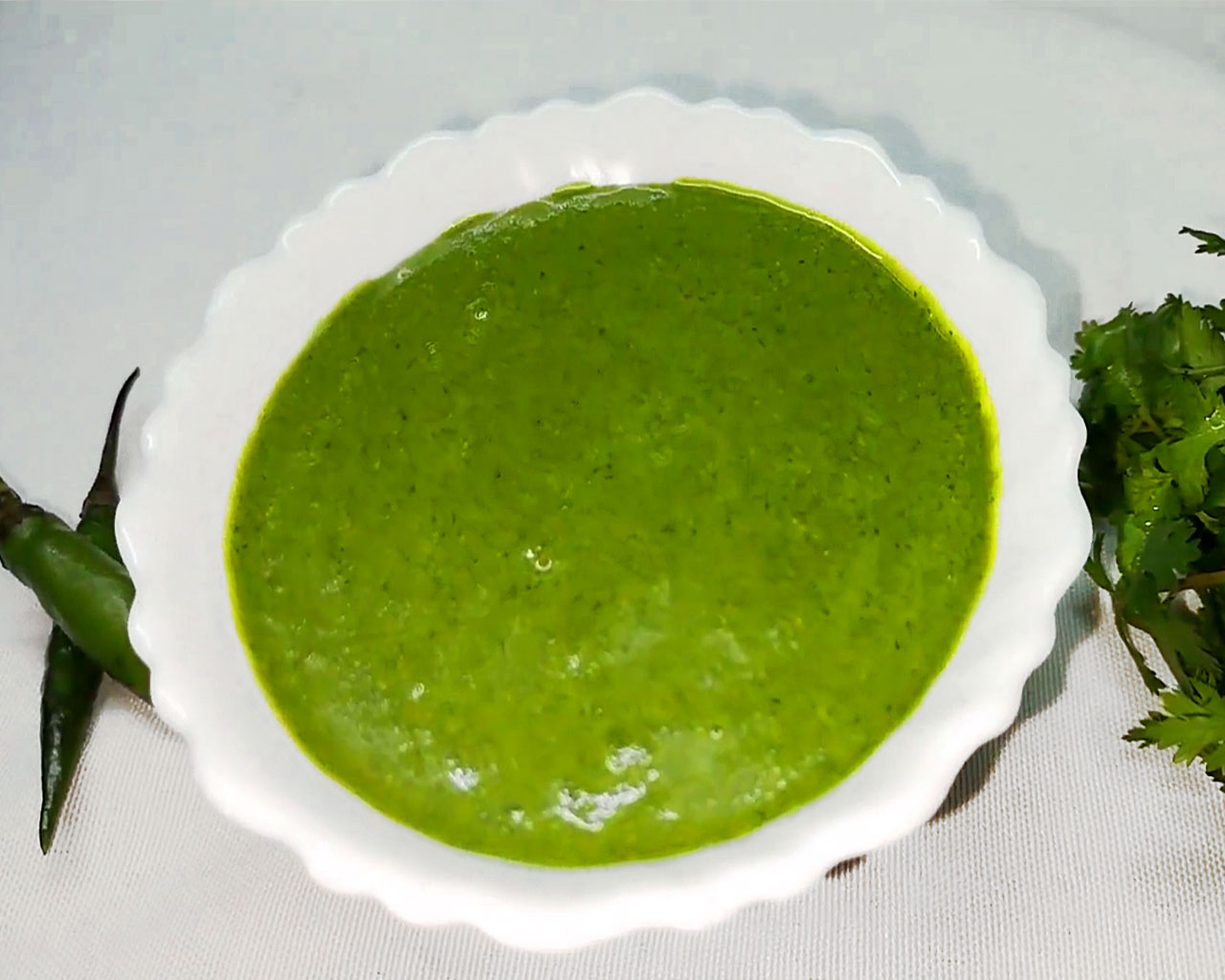 Coriander chutney cilantro with green chili and coriander leaves