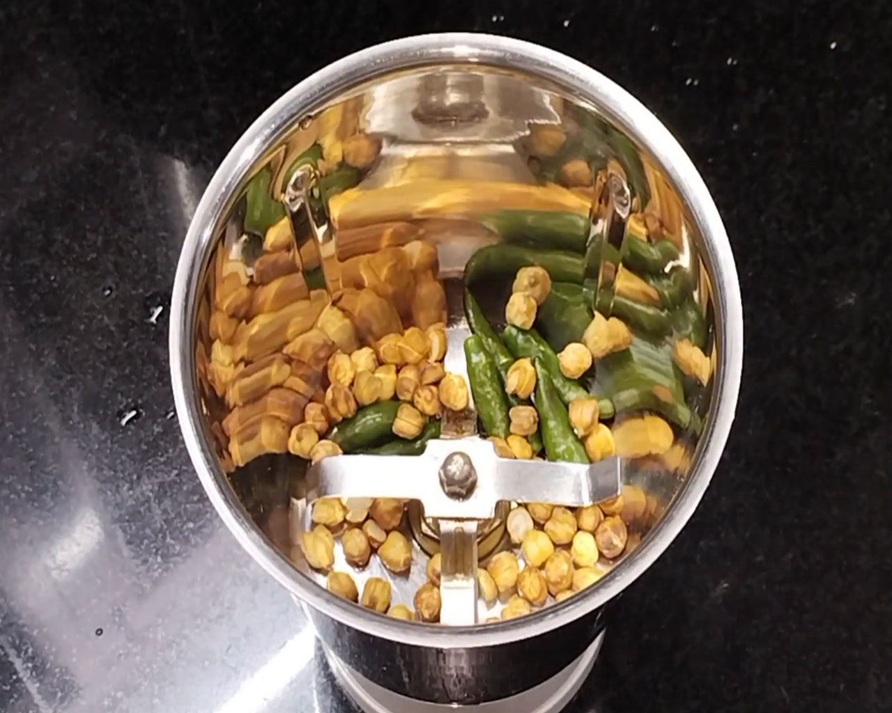 Fresh green chilies, roasted chana dal for chutney