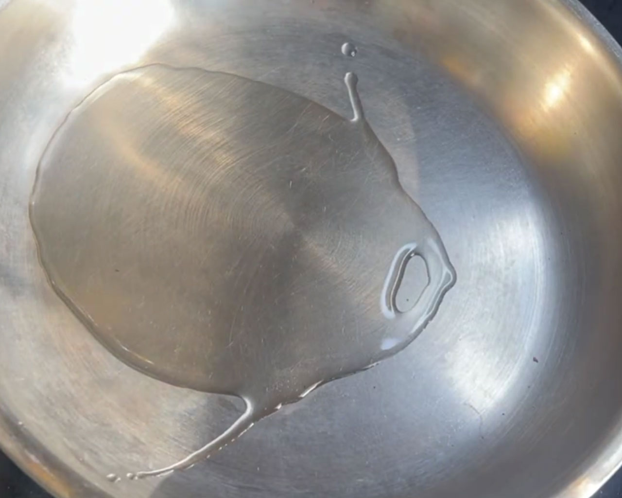 Heating oil in a pan on medium flame to prepare onion chutney base