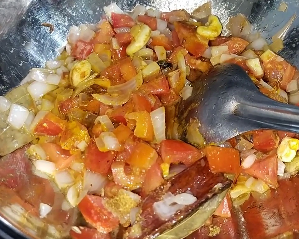 preparing onion tomatoes gravy for malai kofta curry